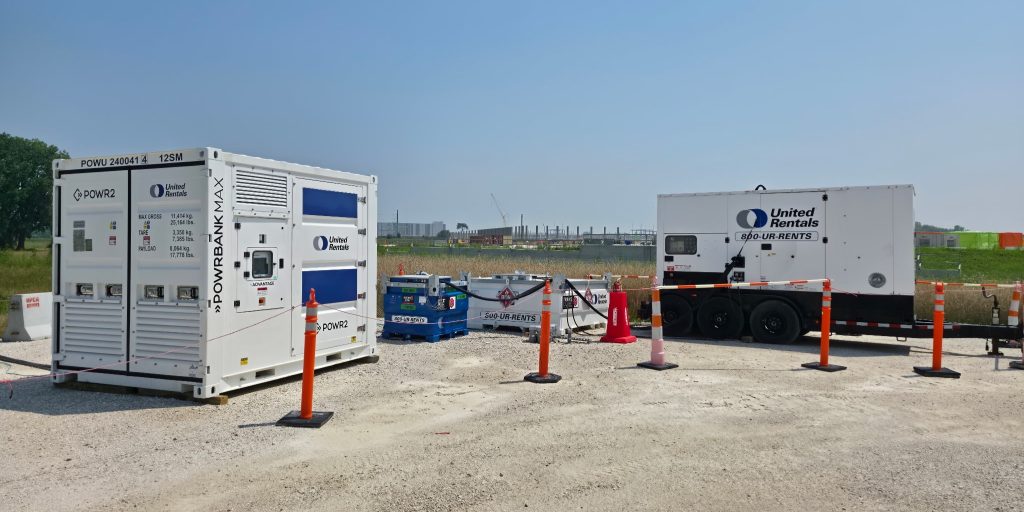 United Rentals deployed the POWRBANK MAX, a high-capacity Battery Energy Storage System (BESS), to power a large complex of seventeen office trailers on a major construction site 